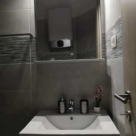 Stinjan: Modern Relaxing Pula